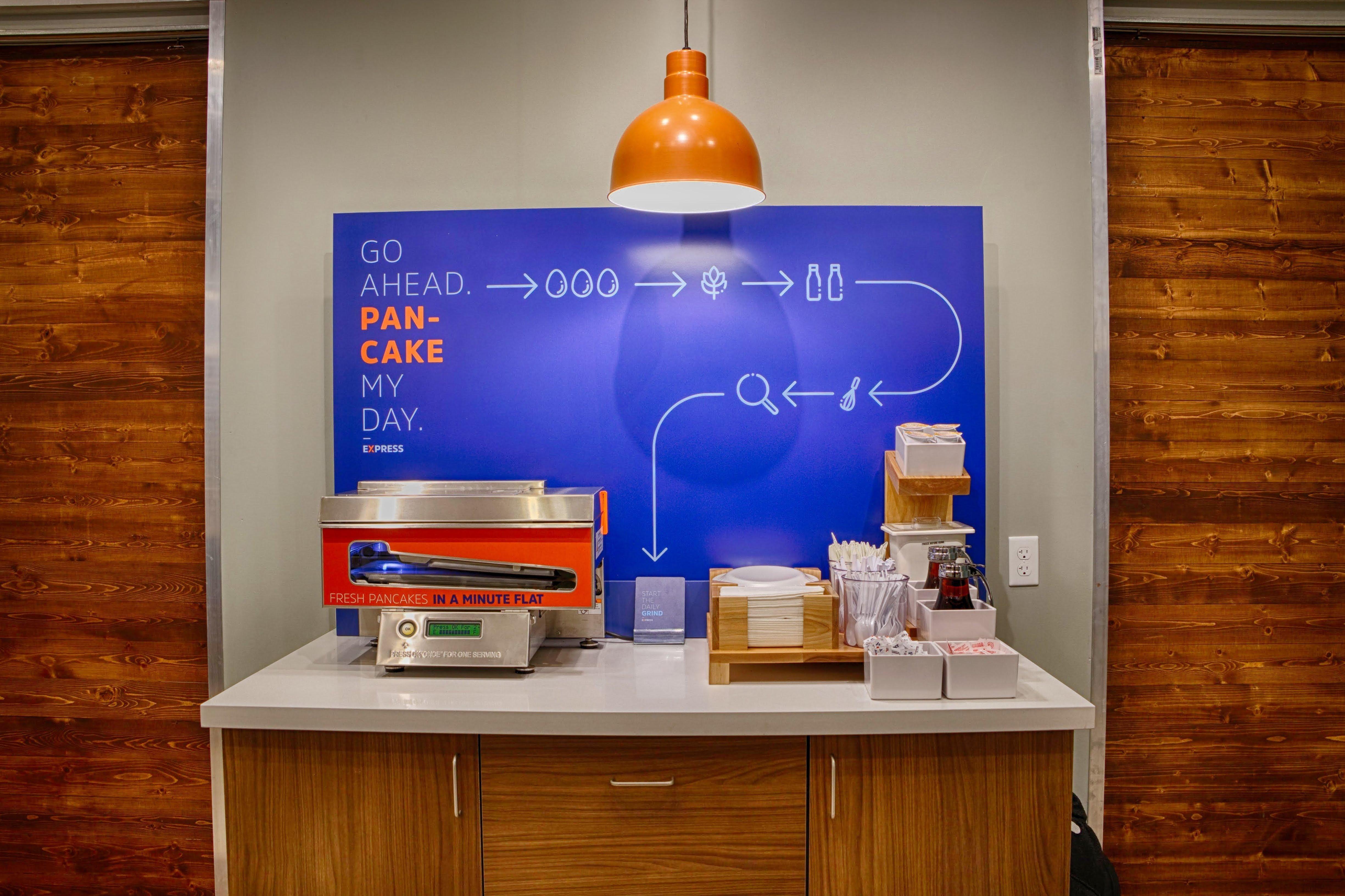 Holiday Inn Express & Suites - Commerce By Ihg Esterno foto